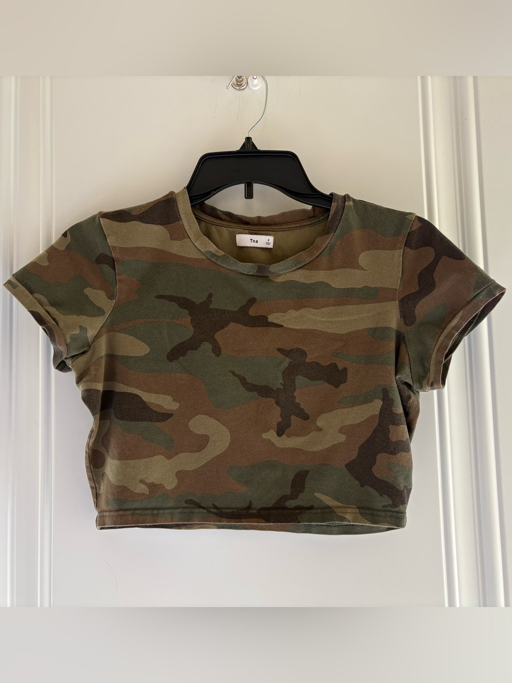 Woman’s TNA Camo Crop Tee in Olive and Brown in Size Small